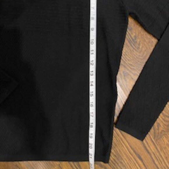 NWOT Salvatore Ferragamo virgin wool turtleneck sz S - Picture 8 of 8